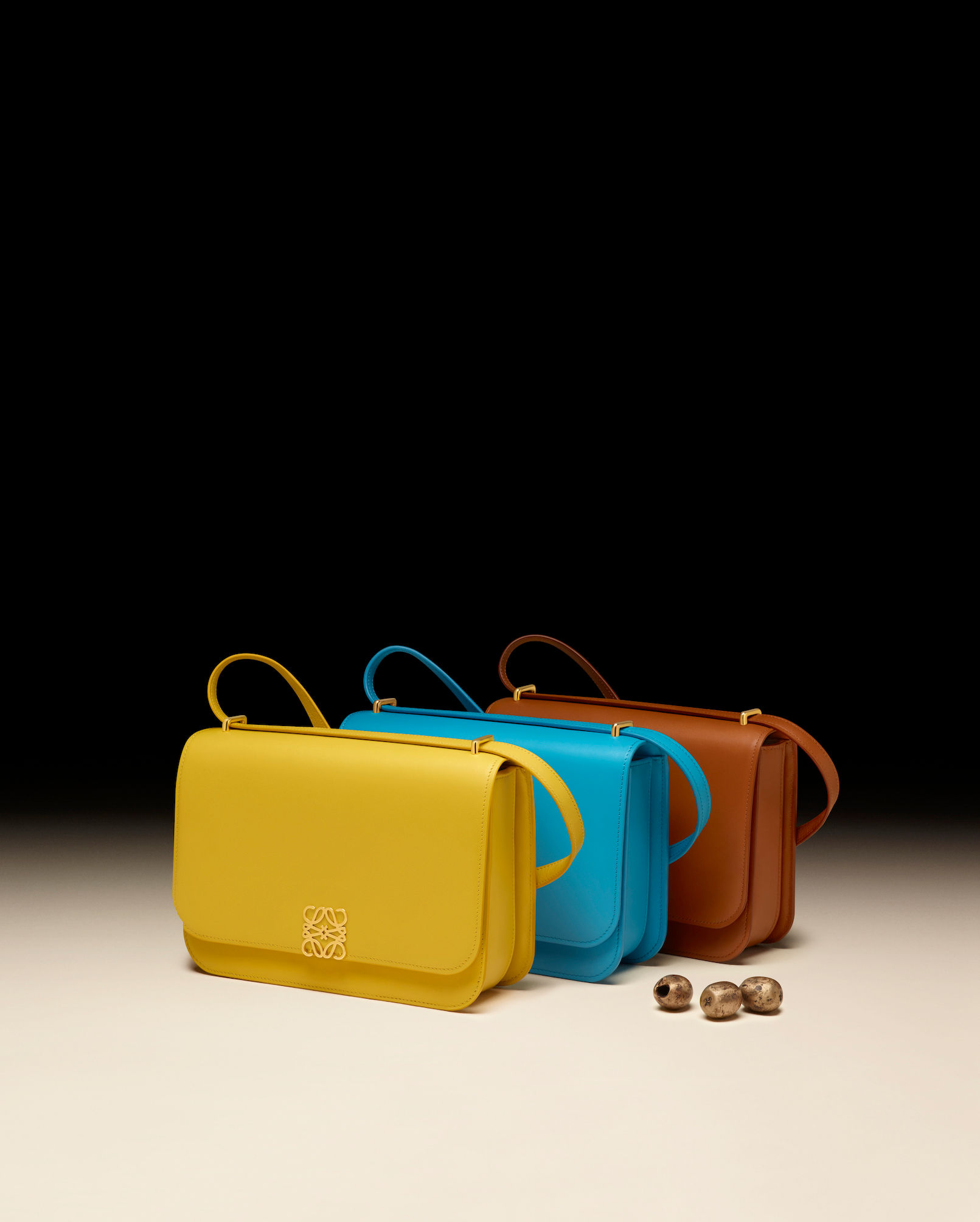 使い勝手良し♪LOEWE GOYAロングクラッチ＊3色＊ 最上級モデル♪LOEWE ゴヤ ロング クラッチバッグ シルクカーフ