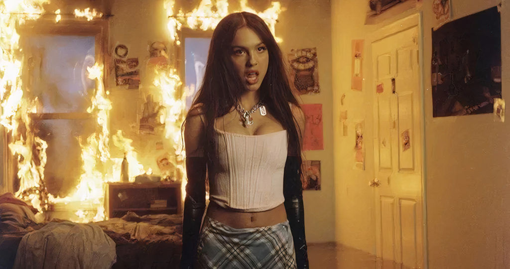 Pop punk style is back — here’s how to nail the 2000s fashion trend