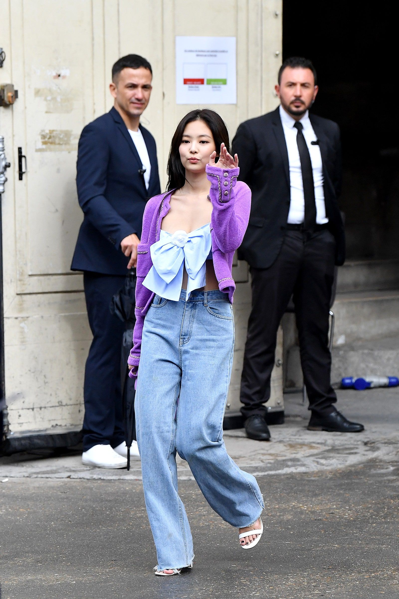 BLACKPINKs Jennie is truly the main attraction at the Chanel fashion show  in Paris  allkpop