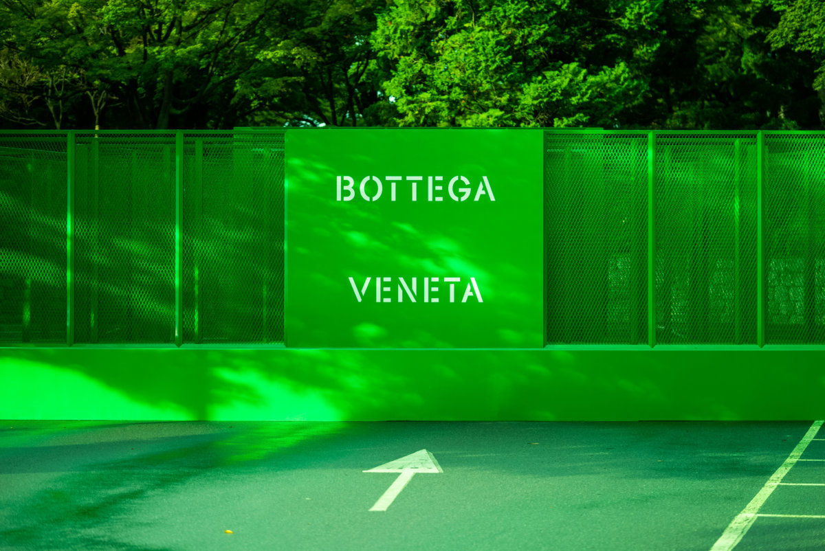 explore bottega veneta's immersive, green MAZE installation in seoul