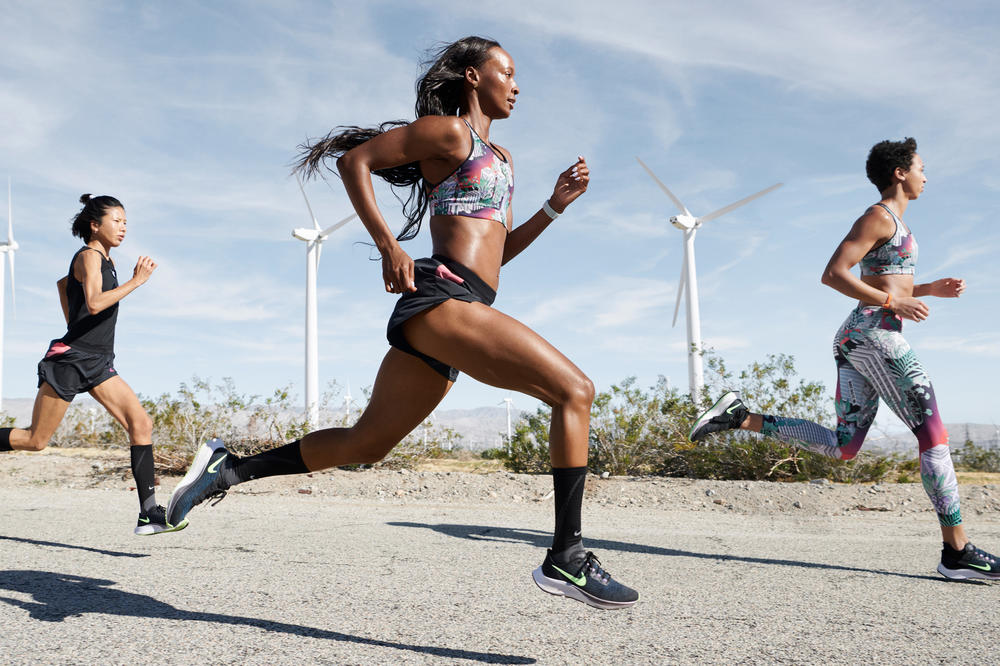 How to breathe while running, from rhythmic breathing to the ‘talk test’