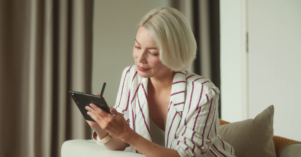 Serena Adsit takes on the Samsung Switch Challenge with the Galaxy Z Fold3 5G