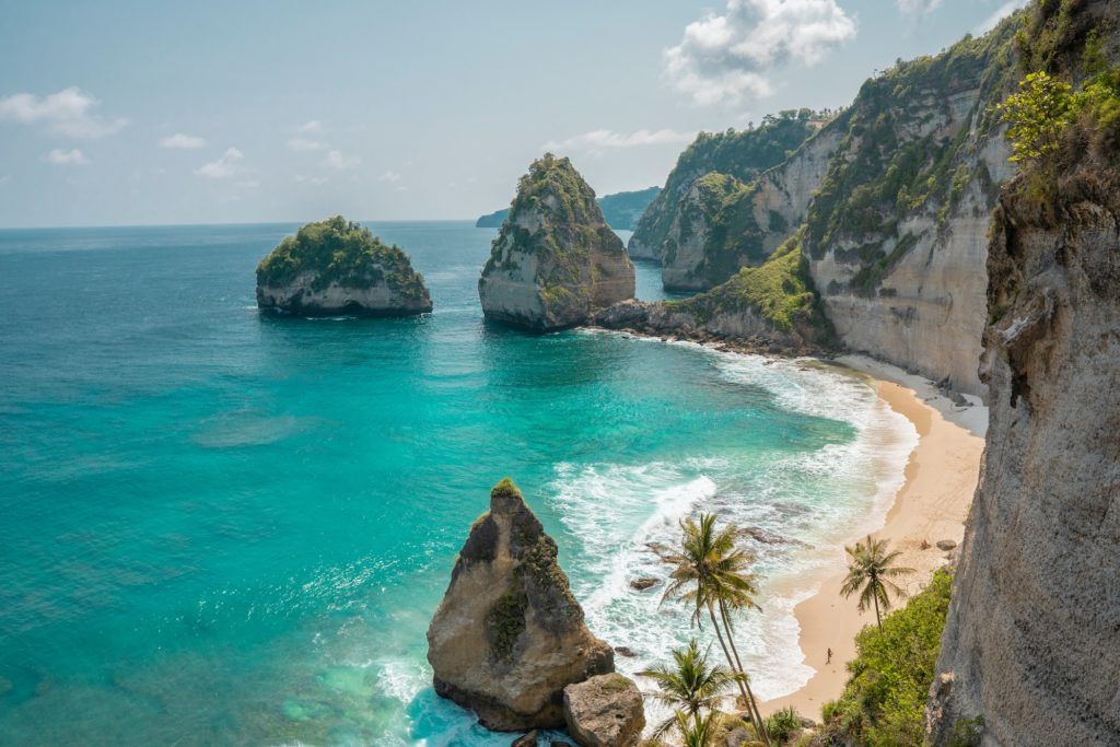 Foreign tourists return to Bali in first international flight
