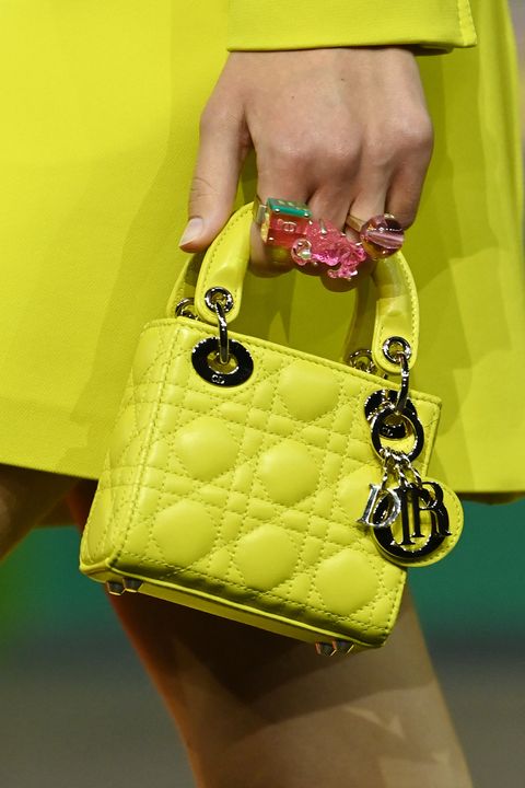 Yellow handbags 2023 - The trend color in the fashion world