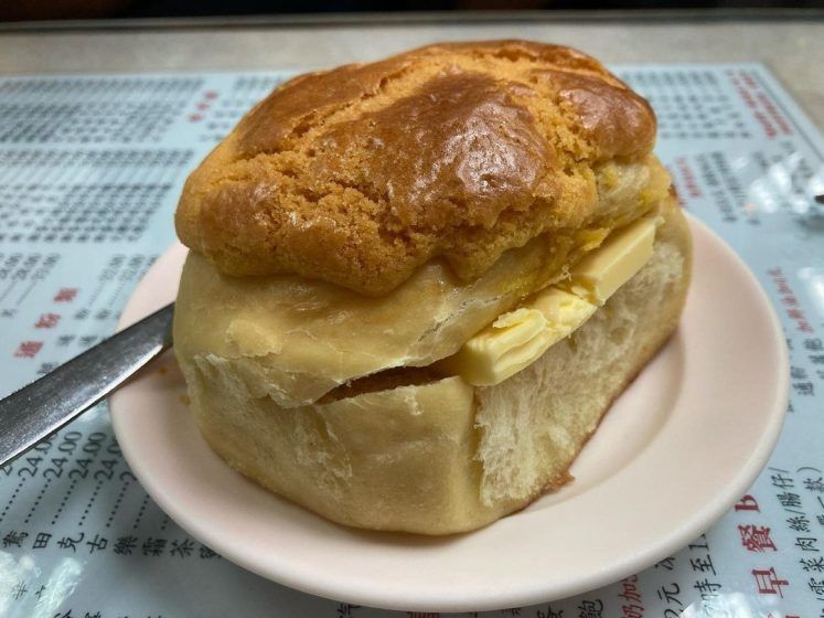 Here S Where To Get The Best Pineapple Bolo Buns In Hong Kong   Best Pineapple Bun Hong Kam Fung 747x560 