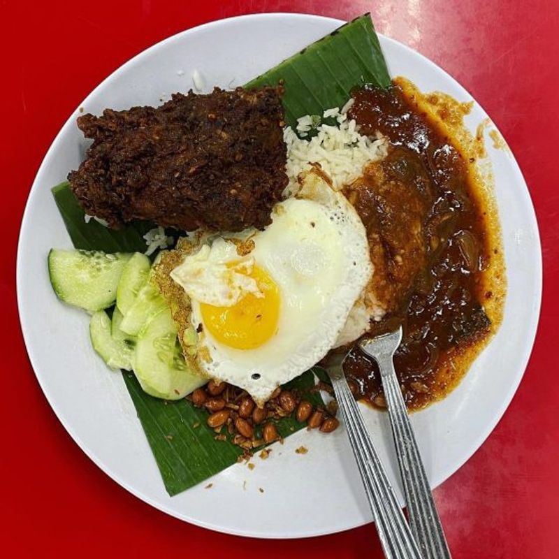 14 best nasi lemak stalls in Malaysia
