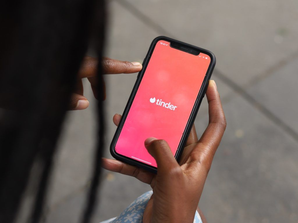 7 tips on building the perfect dating bio, according to Tinder