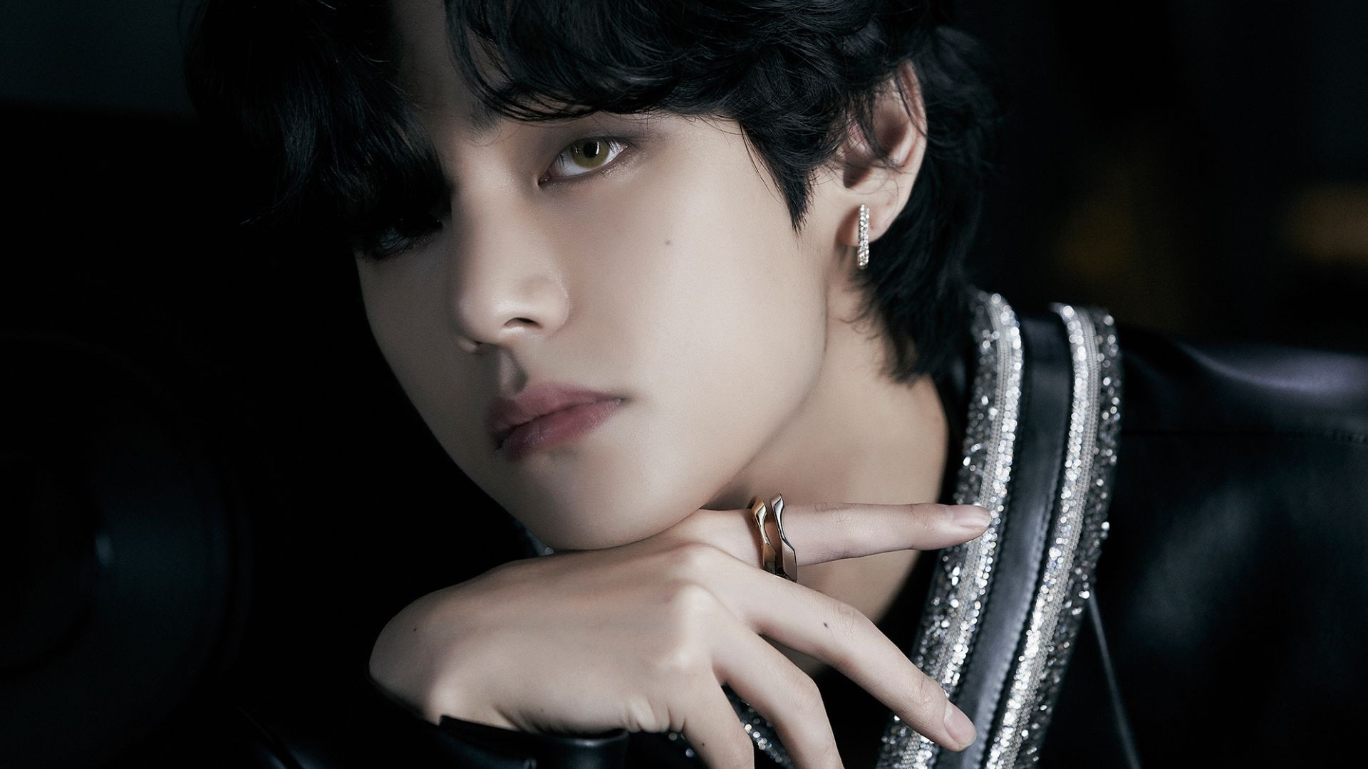 BTS's V trends worldwide after Kim Taehyung makes his Runway Debut as a Louis  Vuitton Ambassador in Seoul