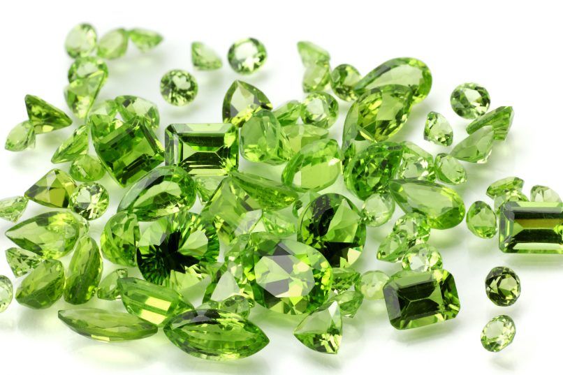 lucky stones for 2023 chinese zodiac animals signs healing year of the rabbit crystals semi-precious stones gemstones ruby