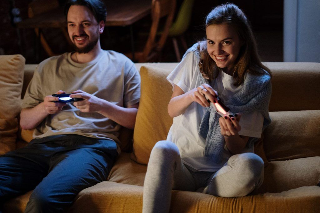 7 best video games couples can play together this Valentine’s Day