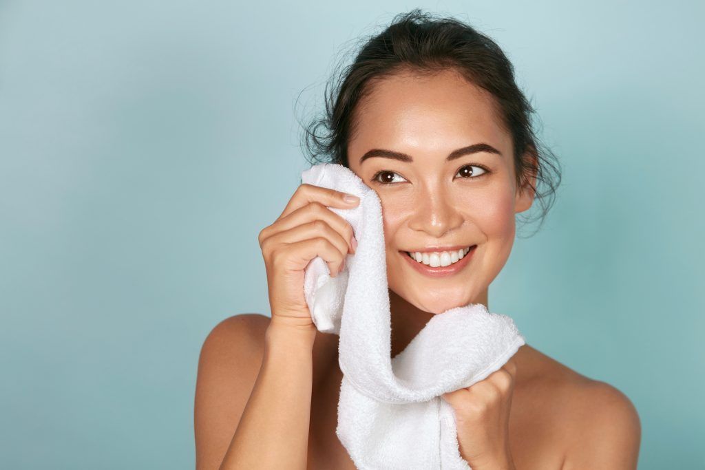 10 best salicylic acid facial cleansers for acne-prone skin in 2023