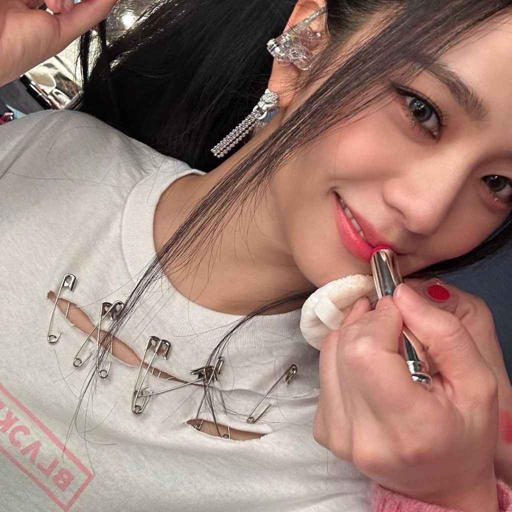 Dior used K-Pop star Jisoo and WhatsApp to promote new lipstick