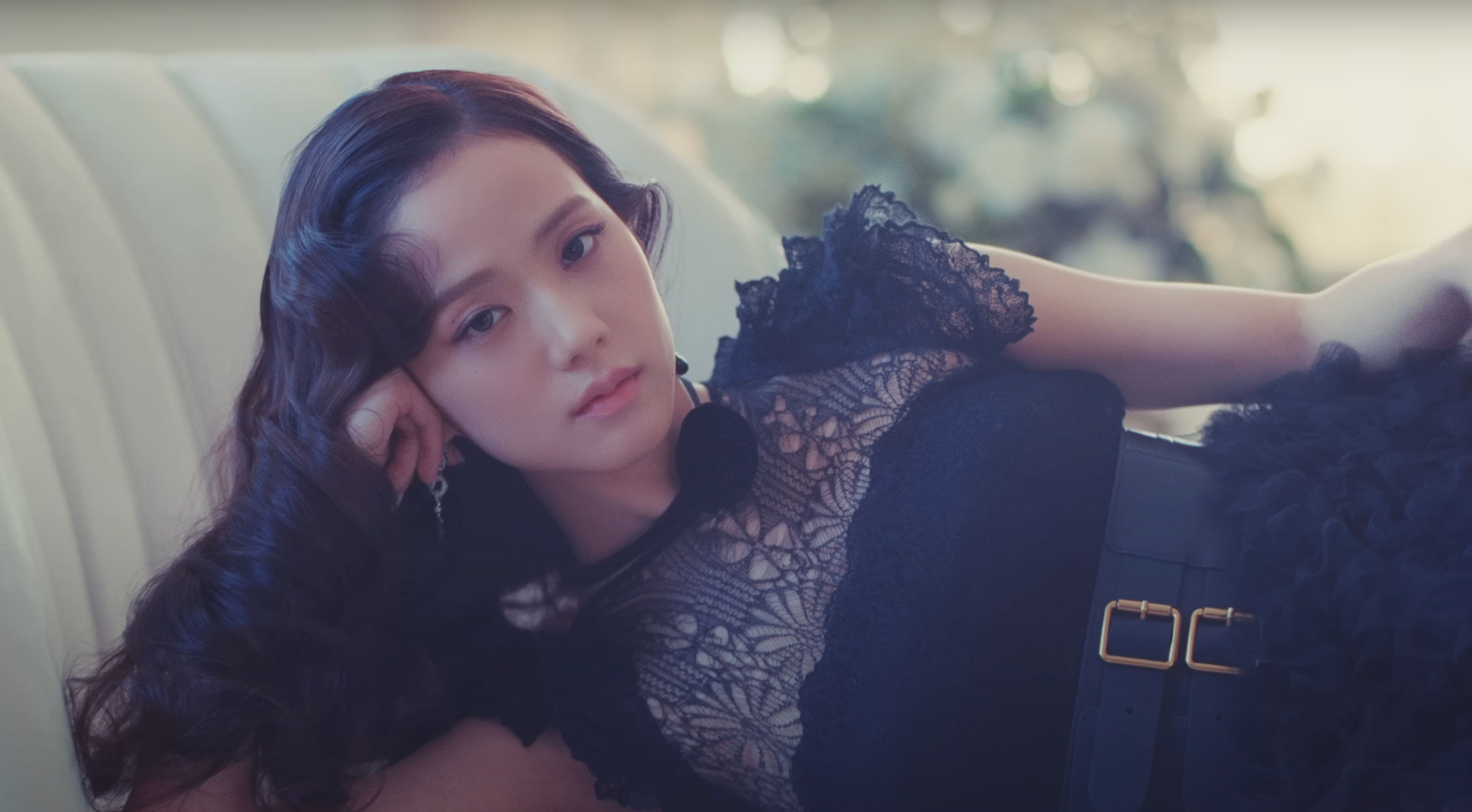 How BLACKPINKs Jisoo Created Her Iconic 2022 Dior Fall Fashion Show Look   KpopHit  KPOP HIT