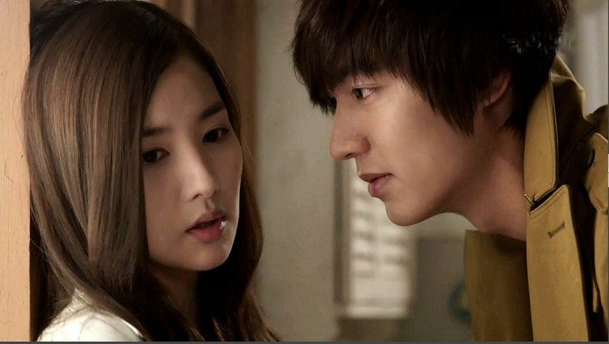 10 Korean Drama Couples Who FELL IN LOVE On Set! [Ft HappySqueak