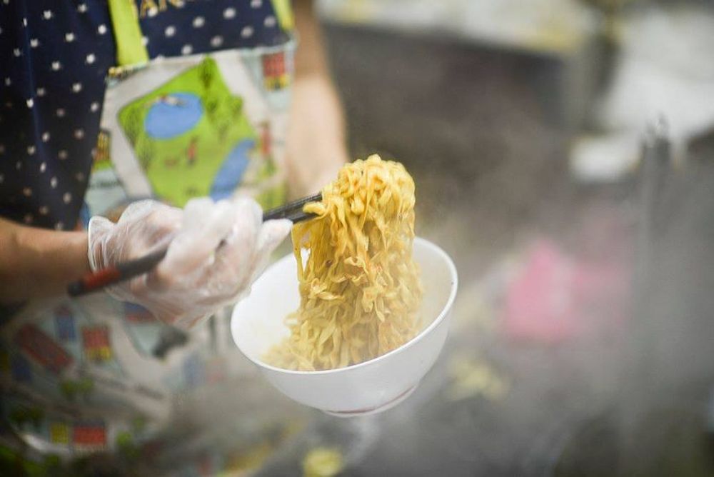 12 hawker stalls for the best food at Holland Drive Food Centre