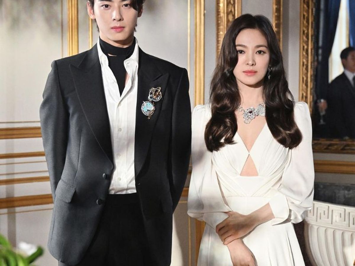 Catch Song Hye Kyo and Cha Eun Woo at Singapore Chaumet's pop-up