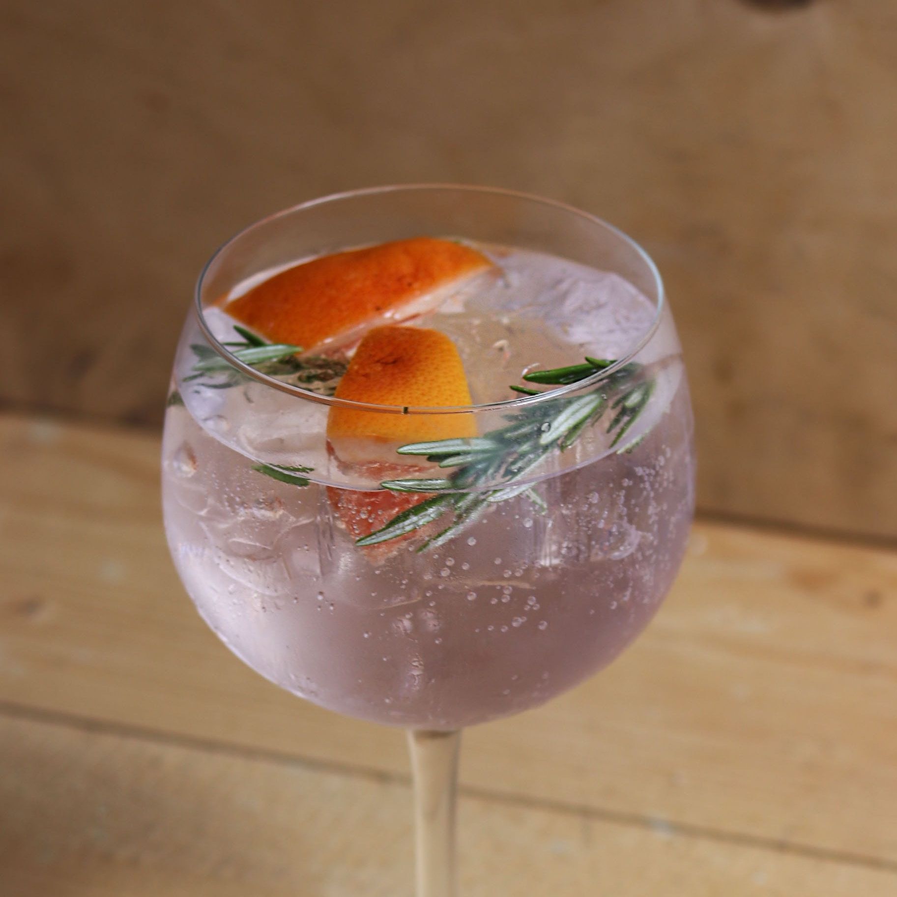 How to Make a Gin and Tonic (Easy G&T Recipe)