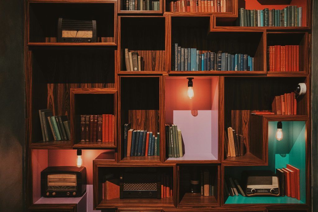 What is ‘Bookshelf Wealth’, the new interior design trend for 2024