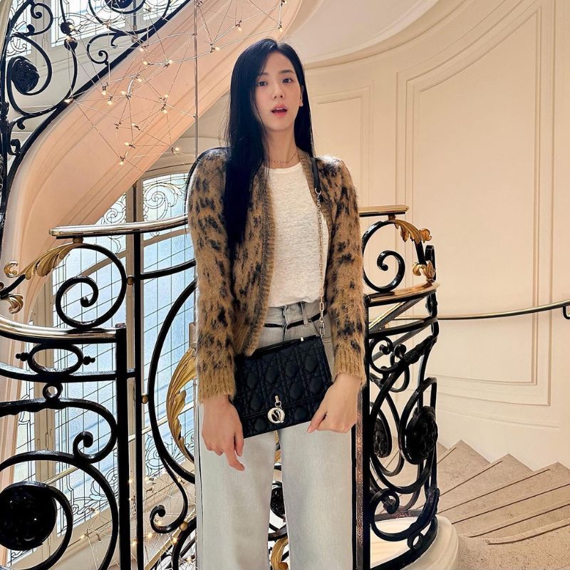 Jisoo style in layers