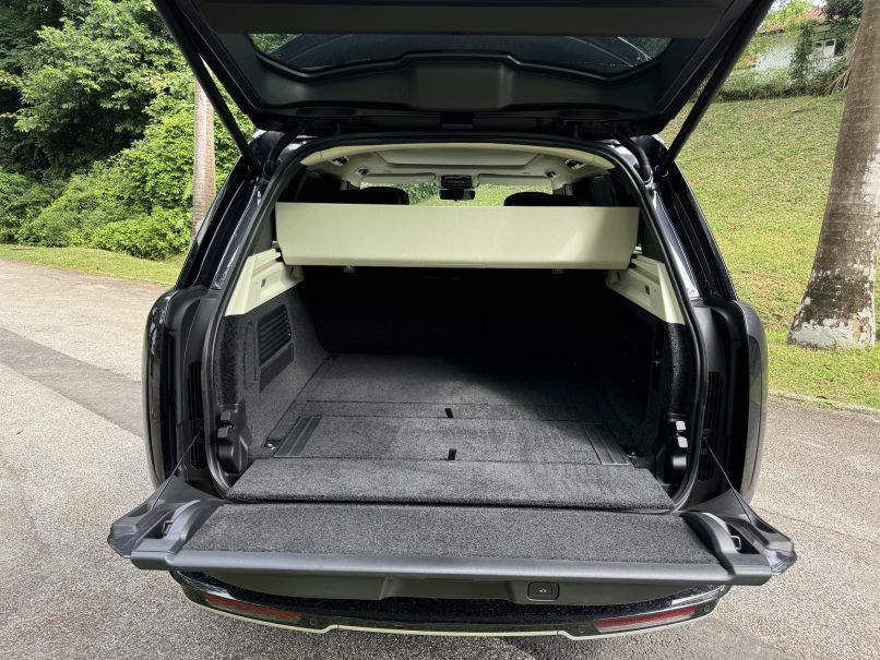 new range rover boot space