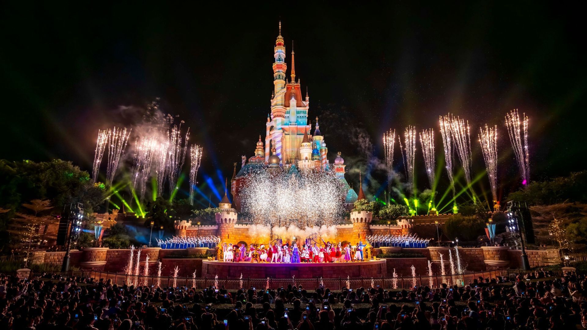 Ultimate Guide to Disneyland Hong Kong: Best Rides, Tickets, Fire Work & More