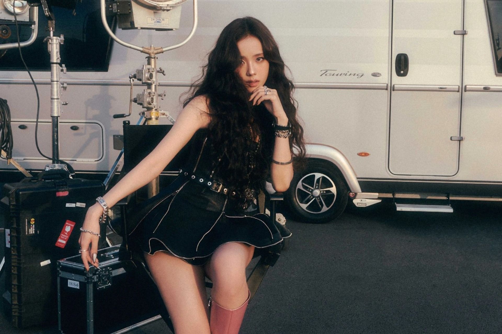 BLACKPINK's JISOO will be in Singapore at the AMORTAGE pop