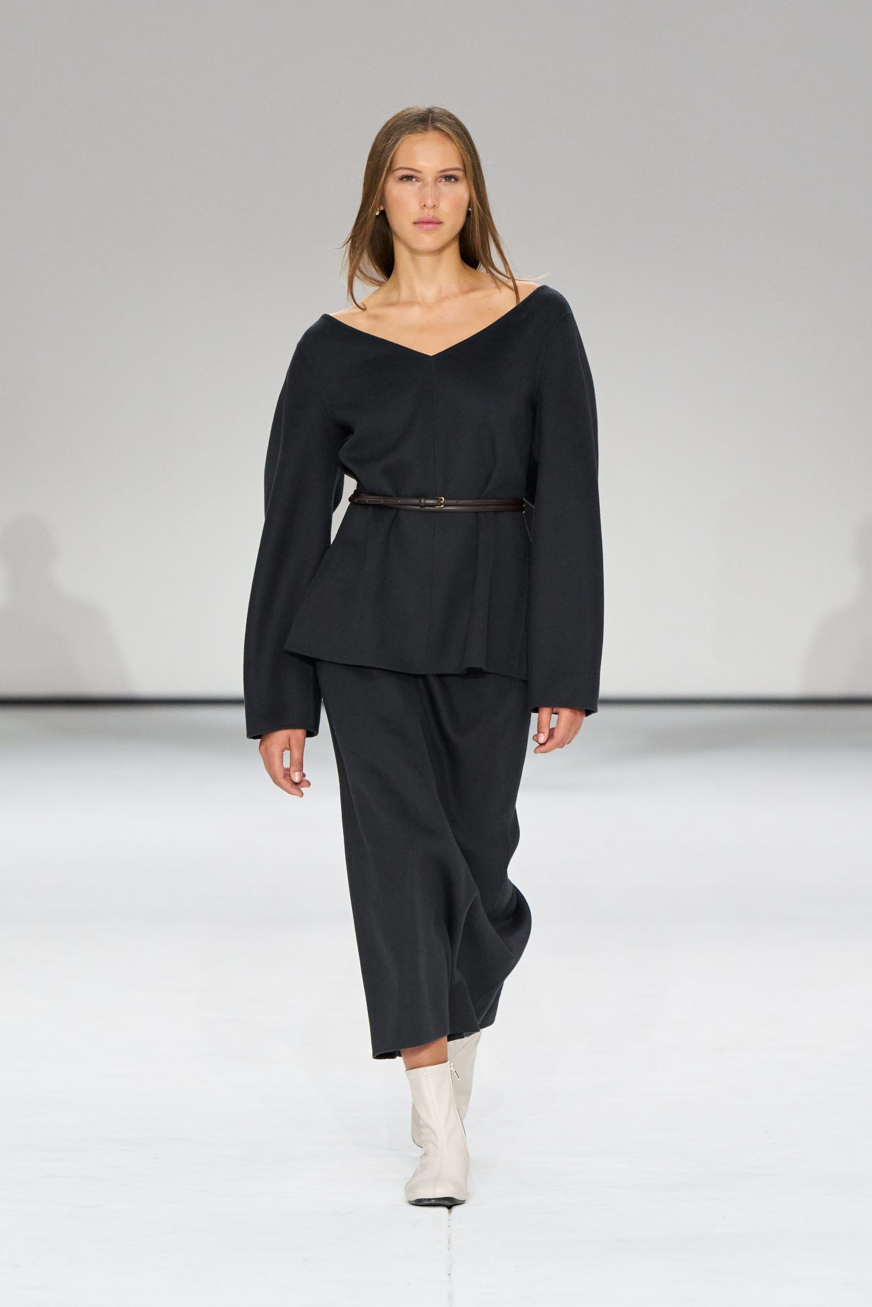 COS Layers Minimalism And Tailoring For Its Autumn Winter 2025 Collection cos-layers-minimalism-and-tailoring-for-its-autumn-winter-2025-collection