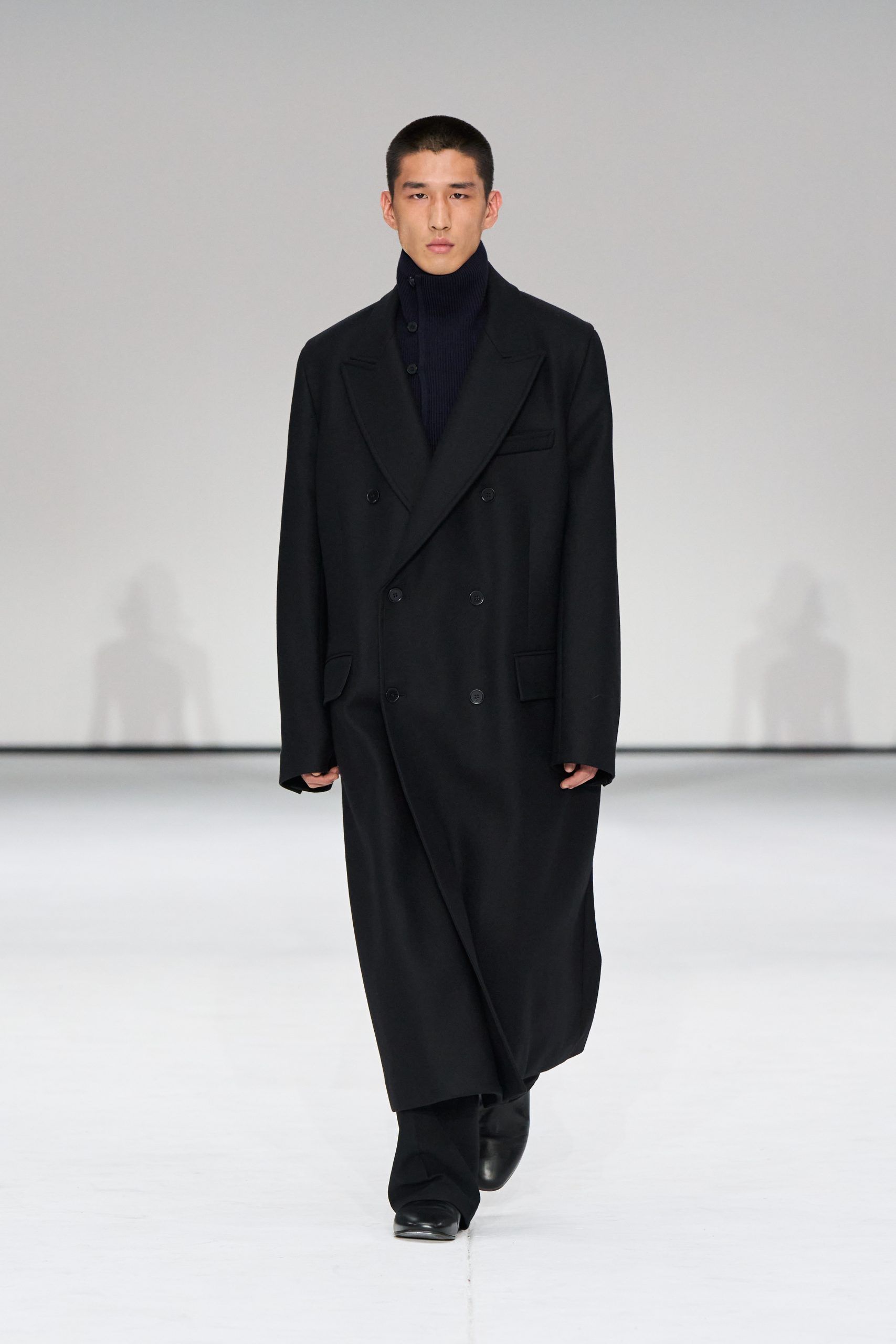 COS Layers Minimalism And Tailoring For Its Autumn Winter 2025 Collection cos-layers-minimalism-and-tailoring-for-its-autumn-winter-2025-collection