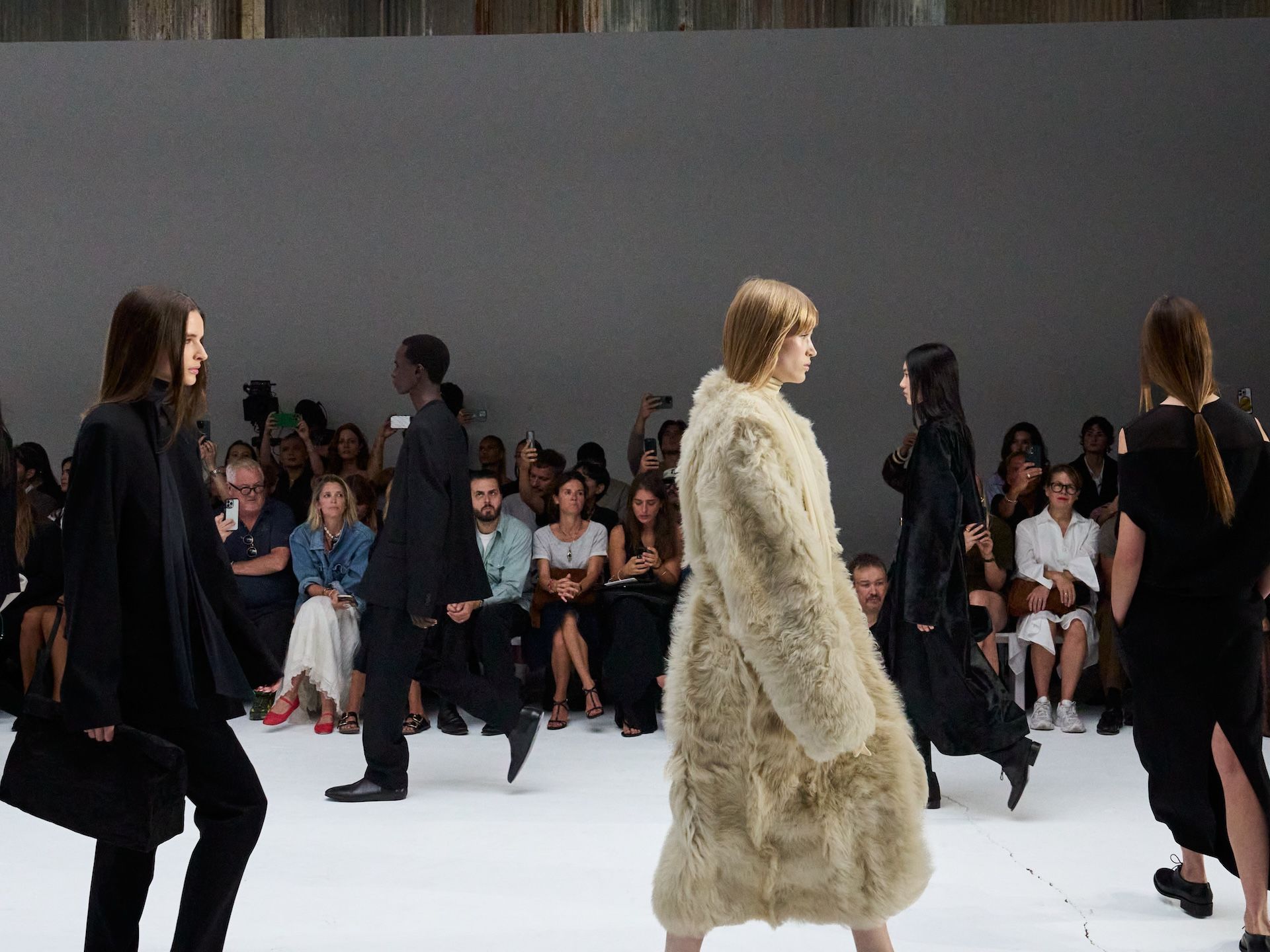 COS Layers Minimalism And Tailoring For Its Autumn Winter 2025 Collection cos-layers-minimalism-and-tailoring-for-its-autumn-winter-2025-collection