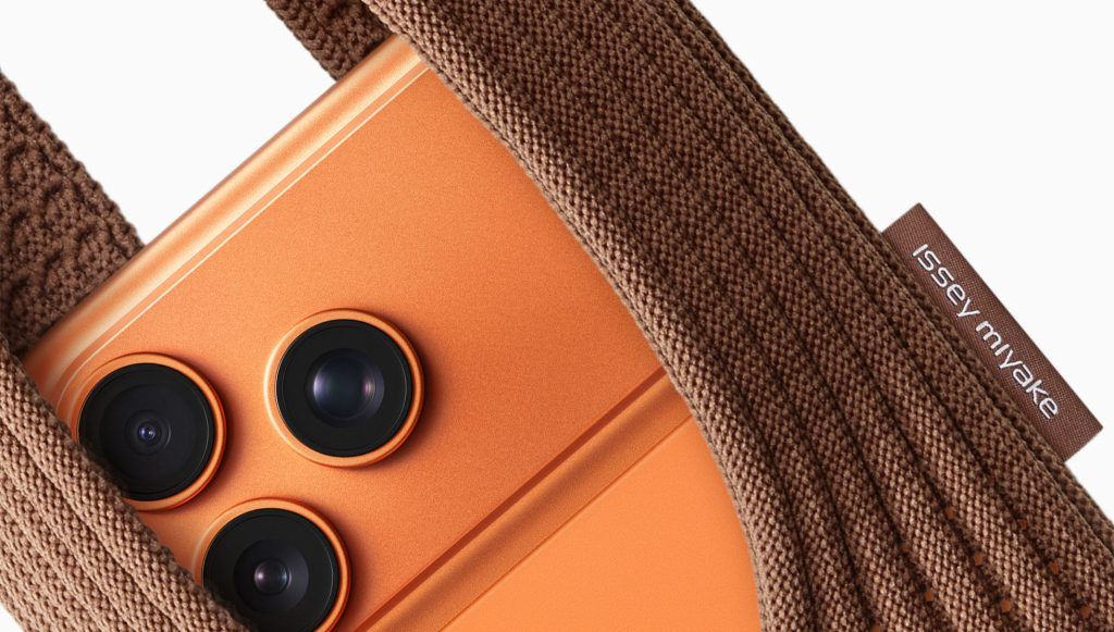 Apple teams up with Issey Miyake for the 3D-knitted iPhone Pocket