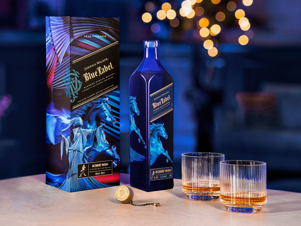 M*d様 Johnnie Walker Blue Label 写真、5.6枚目要 Johnnie Walker taps haute couturier Robert Wun for a Year of the