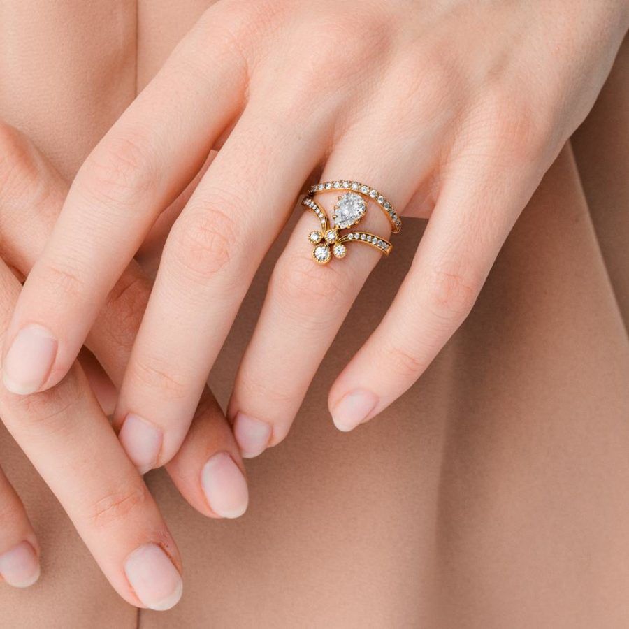 Diamond Ring on a Bride's Hand · Free Stock Photo