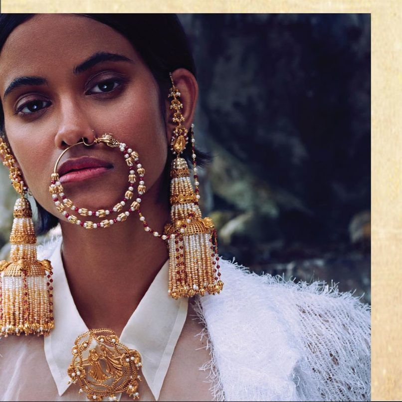 Amazon.com: Duel On Jewel Bridal Indian Ethnic Bollywood Gold Plated Nose  Ring with White Stone and Long Gold Chain with Pearls : Clothing, Shoes &  Jewelry