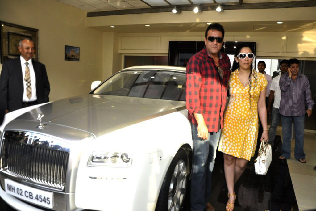 Rolls Royce Cars  Delhi Boy Akshay Kumars Rolls Royce Phantom VII