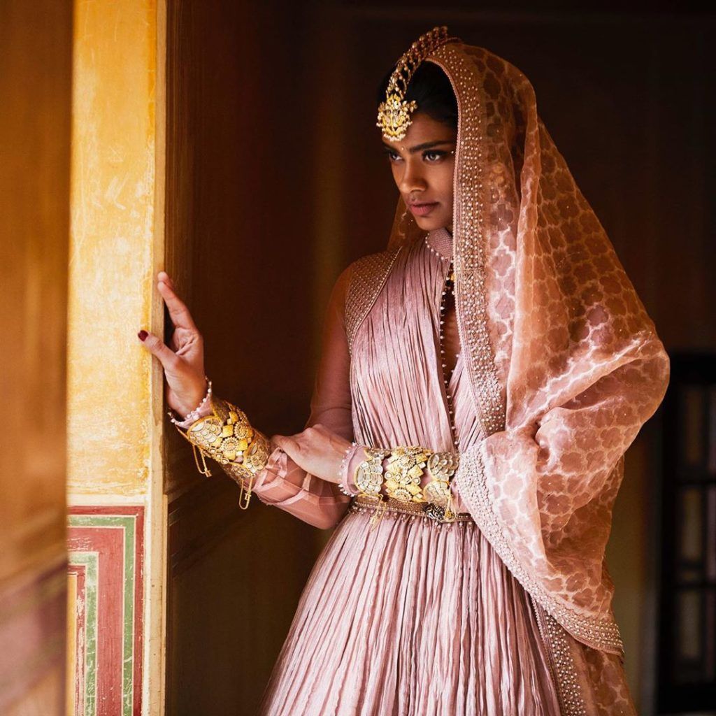 Bridal maang tikka designs that you need to pin on your moodboard