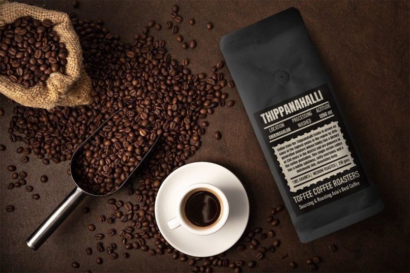 Кофе фон. Красивый кофейный фон. Фильтр кофе вокруг зерен. Coffee Fine ground Bold Кружка. Кофефайн