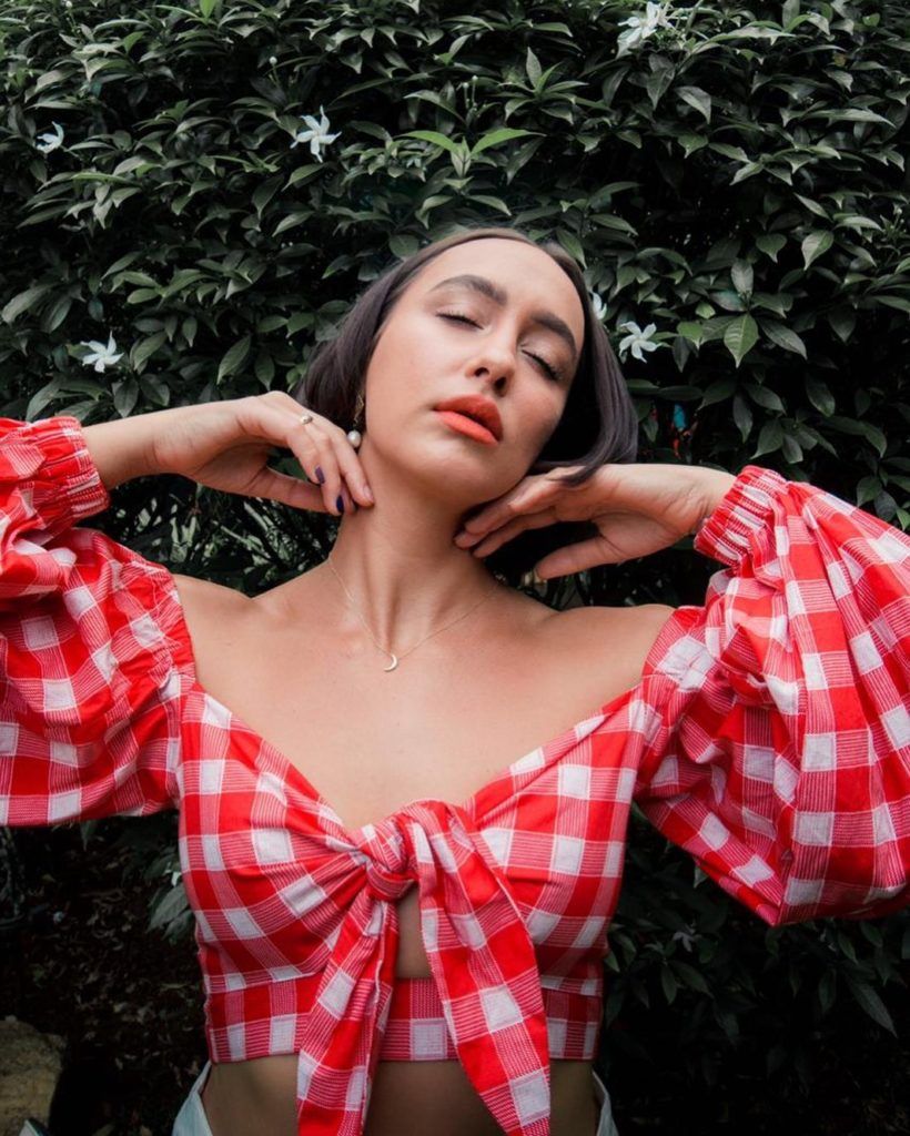 7 popular makeup artists on the best shimmer products for Indian skin