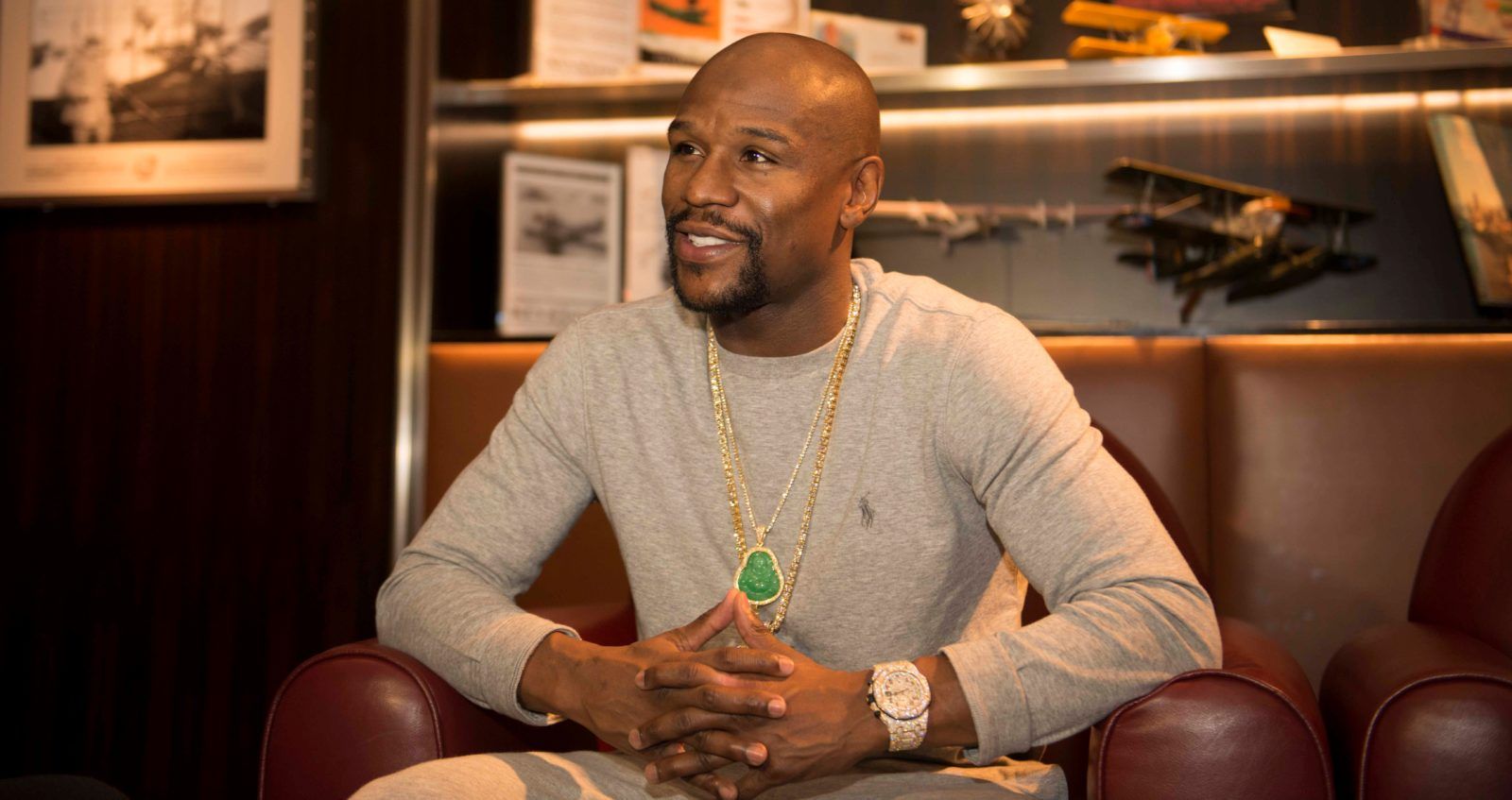 Floyd Mayweather Lives Up To 'Money' Moniker With Luxurious Dior Ensemble