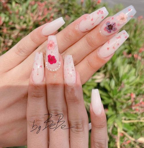 Pressed flower nail art designs you need, courtesy of Blake Lively