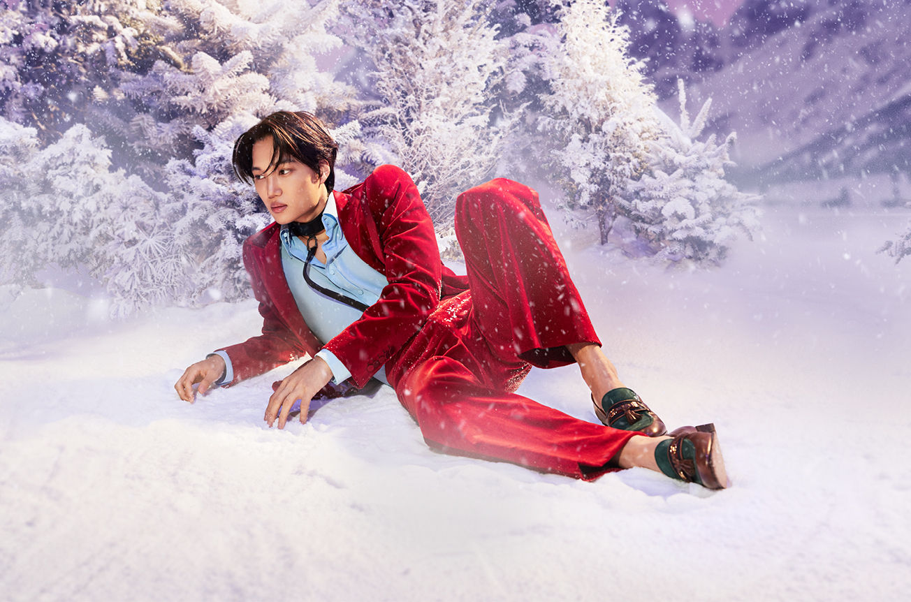 Kai wears a red velvet suit, inspired by the iconic one designed by Tom Ford for Gwyneth Paltrow in the '90s. (Photo credit: Gucci)