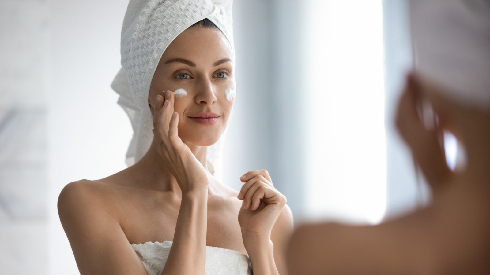 Guide To Daily Skin Care Routine With Correct Steps