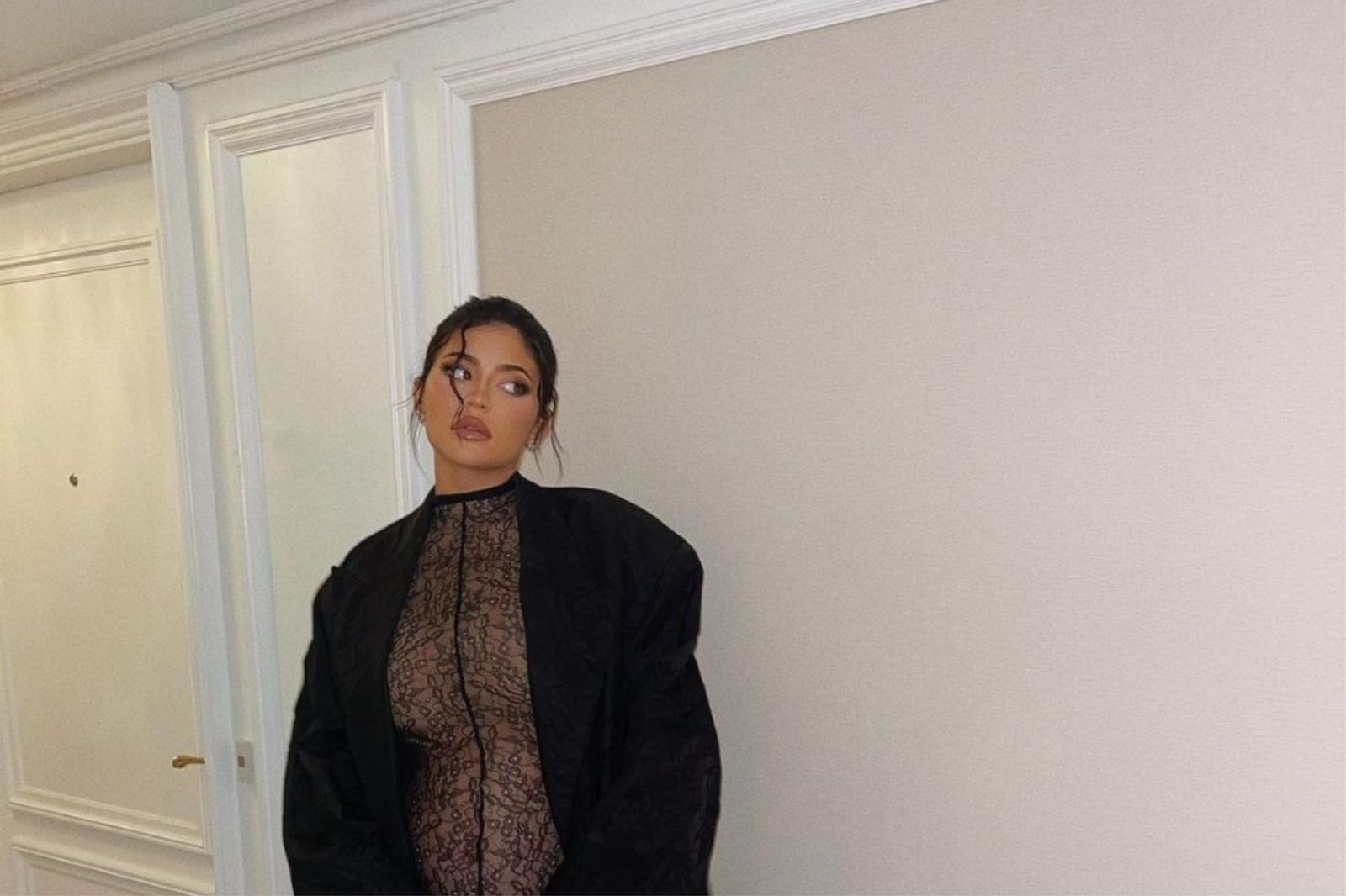 Kylie Jenner becomes the first woman with 300 million Instagram followers