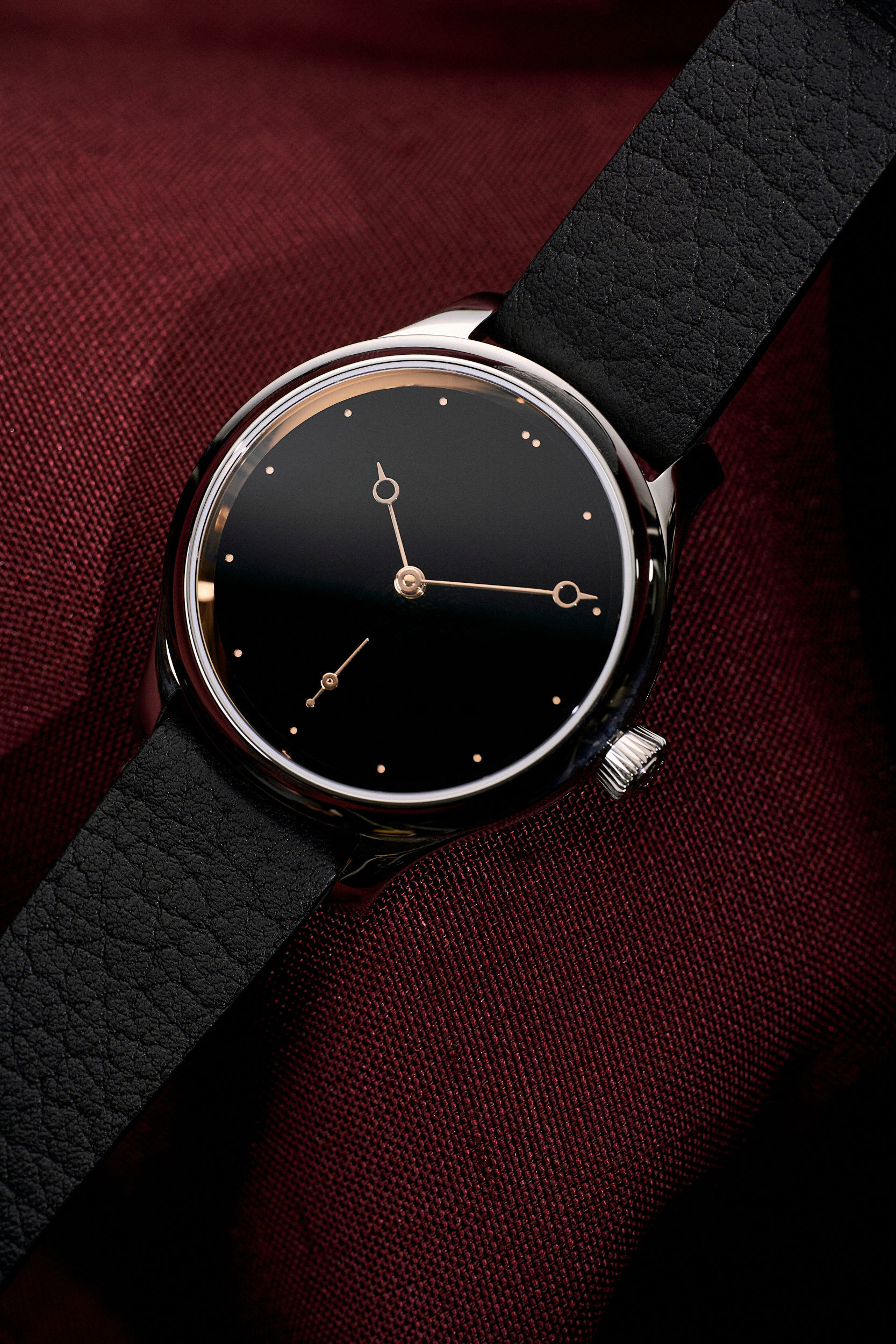 H. Moser & Cie] Venturer Vantablack Stainless Steel XL - Unique Piece w/  Silvered Hands : r/Watches