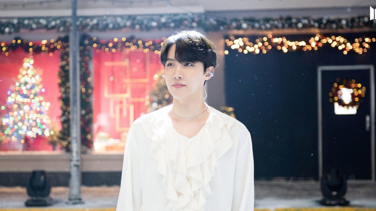 V of BTS Gifts ARMY a Christmas Eve Song! – LollyChristmas.com