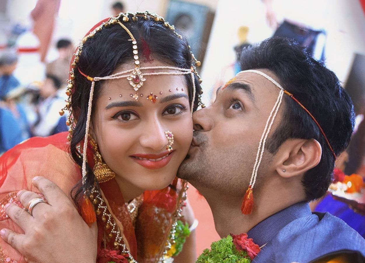 Amrita Rao finally shares pictures of her secret wedding after 8 years