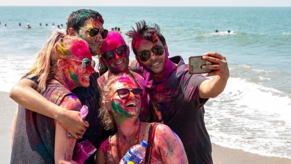 Get drenched in colours at these awesome Holi parties in Goa