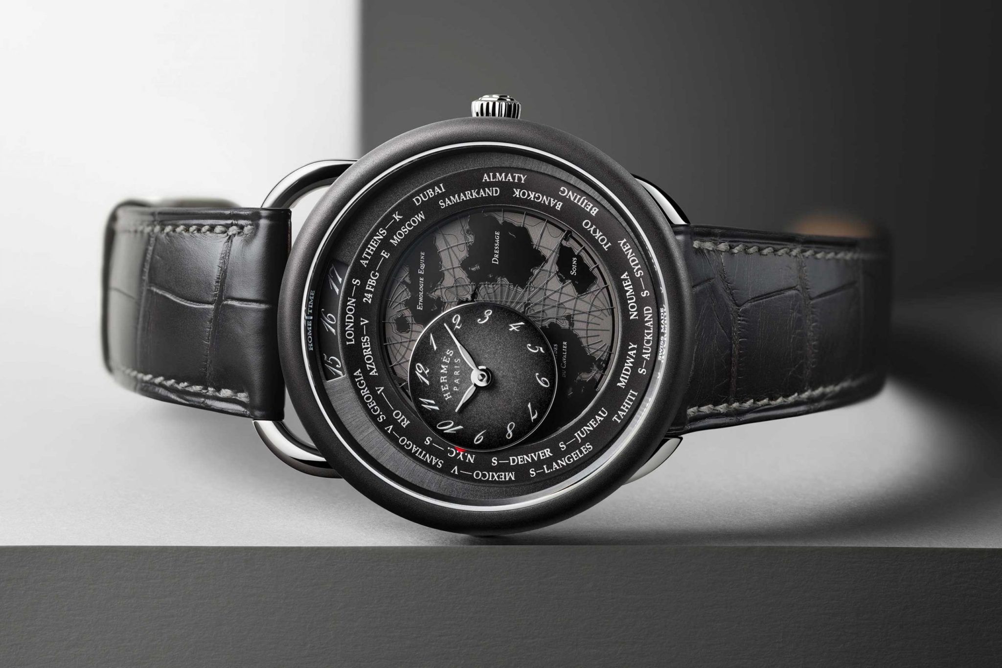 Exclusive Images: Two-timing With Hermès' Arceau Le Temps Voyageur