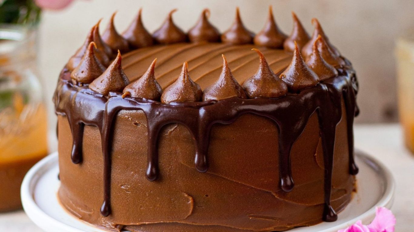 Eggless chocolate cake recipe by food blogger Shivesh Bhatia