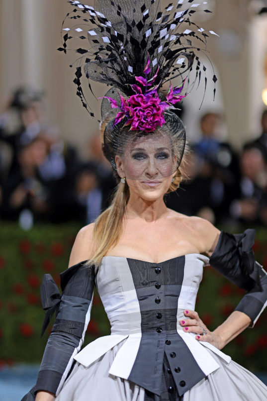 The Met Gala Red Carpet Was Full of Tiaras, Headpieces and More Opulent  Accessories