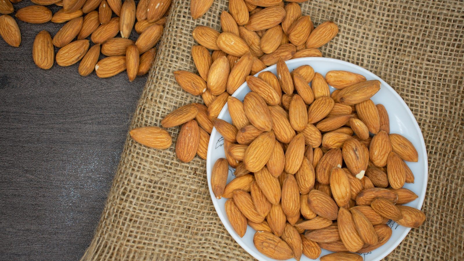 What are the benefits of almond oil (and the best ones for hair and skin)
